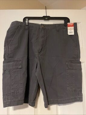 Wrangler Men's Charcoal Cargo Shorts - Utility Pocket Style